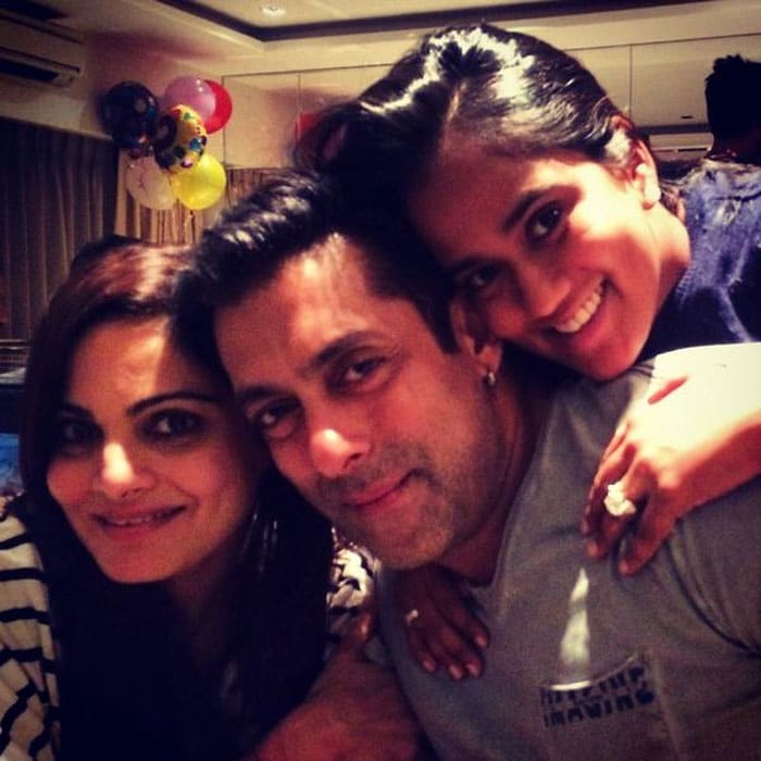 A Khan-Sized Birthday Party For Salman\'s Mother