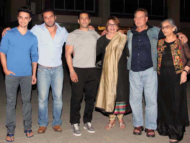 A Khan-Sized Birthday Party For Salman's Mother