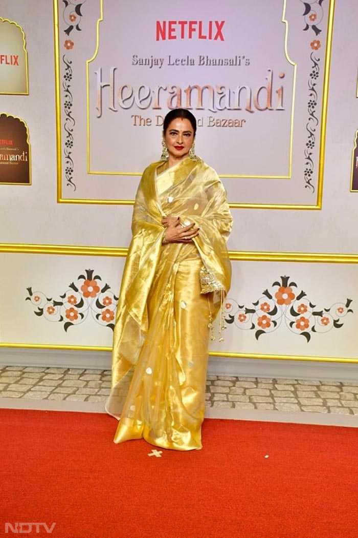 Rekha dazzled at the screening like this. (Image courtesy: Varinder Chawla)