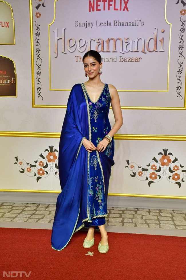 Ananya Panday was dressed in her festive best. (Image courtesy: Varinder Chawla)