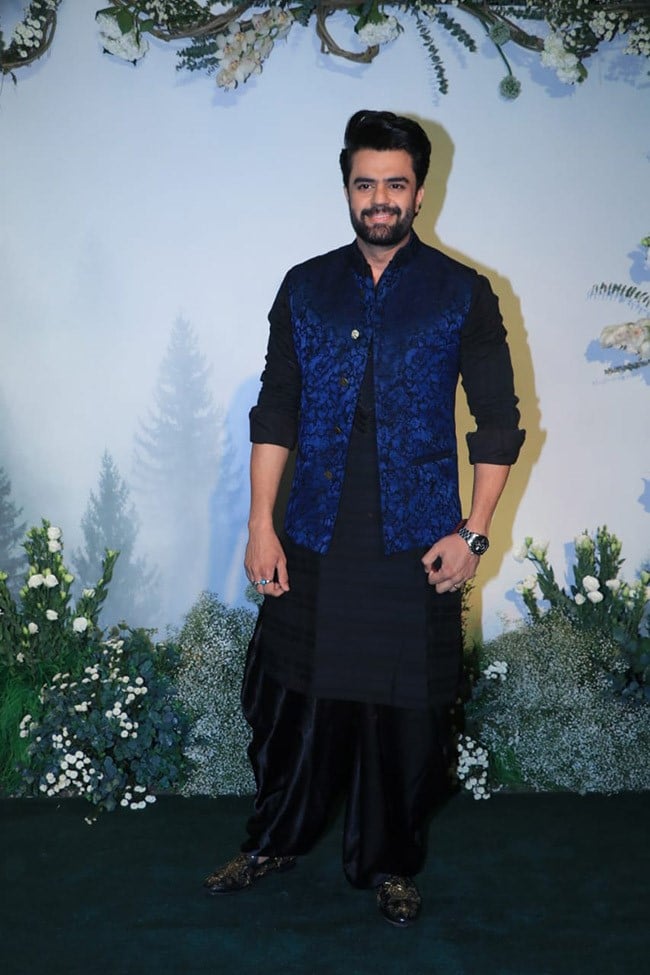 Dressed in a black kurta with a blue jacket, Maniesh Paul attended the Eid party.