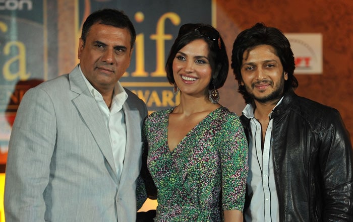 Bollywood actors Ritesh Deshmukh (R), Lara Dutta (C) and Boman Irani (L) pose during a news conference to promote The International Indian Film Academy (IIFA) awards in Mumbai. Sri Lanka will host top Indian movie stars for the annual "Bollywood Oscars" weekend that showcases one of the world's most ambitious and prolific film industry. The three-day International Indian Film Academy (IIFA) event that runs from June 3-5, will feature performances, premieres, celebrity parties, workshops, business forums, fashion shows and a Twenty20 cricket match. (Photo: AFP)