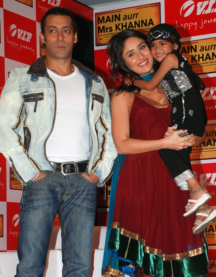 Kareena Kapoor carries a child with a life-threatening illness as Salman Khan looks on during the event.&nbsp; (Photo: AFP)