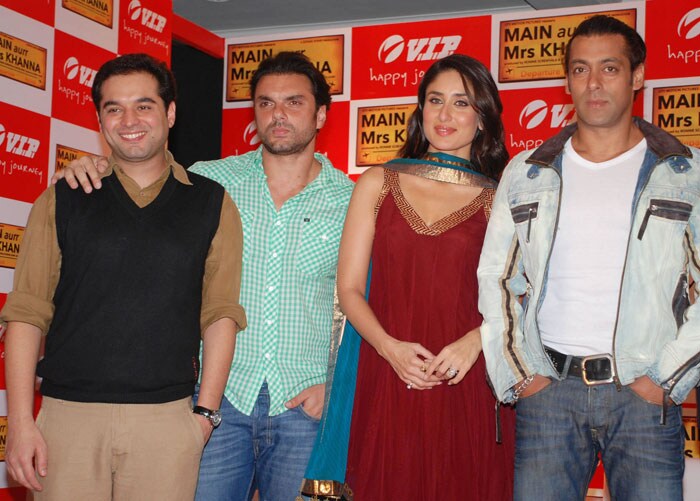 Director Prem Soni, Sohail Khan, Kareena Kapoor and Salman Khan attend the promotional event in Mumbai.  (Photo: AFP)