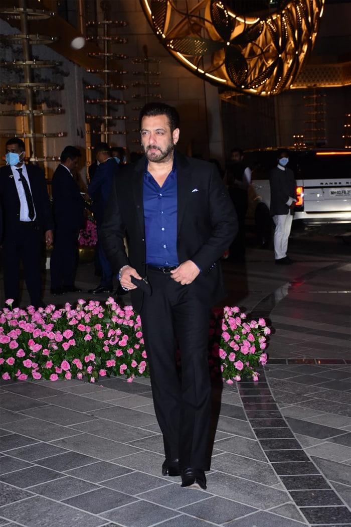 Salman Khan, Aamir Khan, Ranveer Singh And Other Celebs Arrive In Style At Radhika Merchant\'s Arangetram