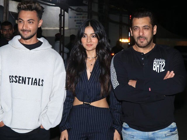 Salman Khan, Mahima Makwana And Aayush Sharma Promoted Antim On The Kapil Sharma Show Set