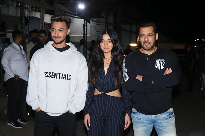 Salman Khan, his brother-in-law and actor Aayush Sharma and actress Mahima Makwana visited The Kapil Sharma Show set on Tuesday to promote their film.