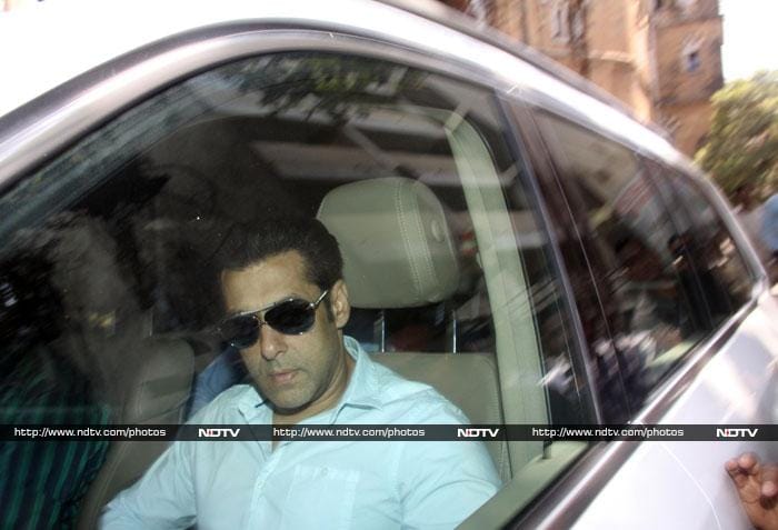 Salman Khan appears in Mumbai court