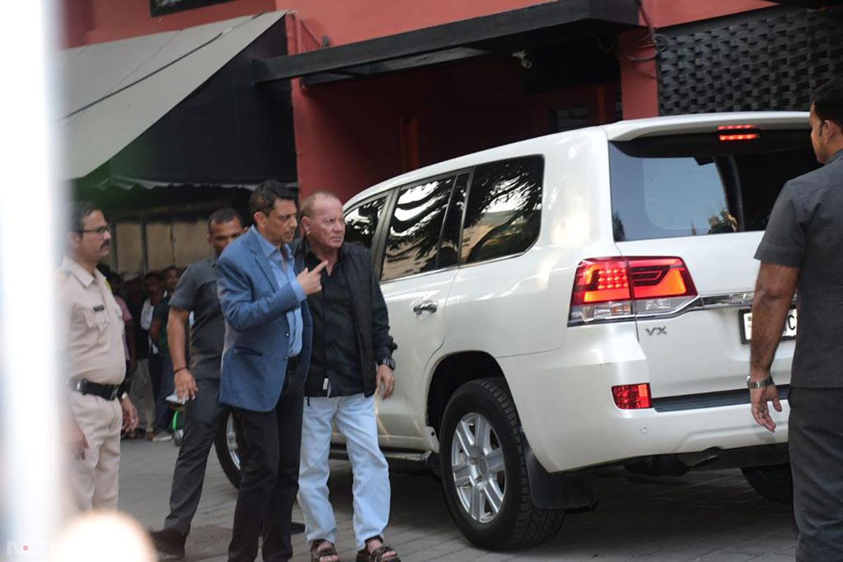 Arbaaz Khan's dad Salim Khan was spotted at the event. (Image Courtesy: Varinder Chawla)