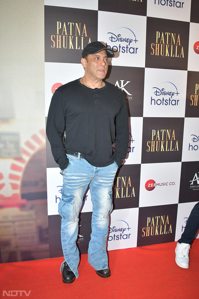 Salman Khan, Raveena Tandon And Other Stars At Patna Shuklla Screening