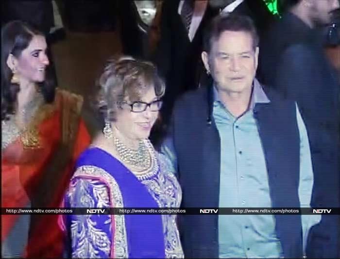 Salman, Khan-daan and A-List Stars at Arpita\'s Grand Reception