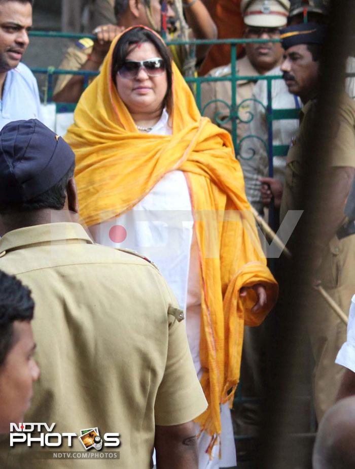 Salman, Rishi Kapoor visit Bal Thackeray