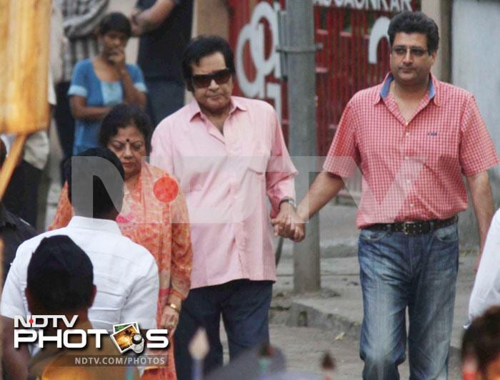 Salman, Rishi Kapoor visit Bal Thackeray