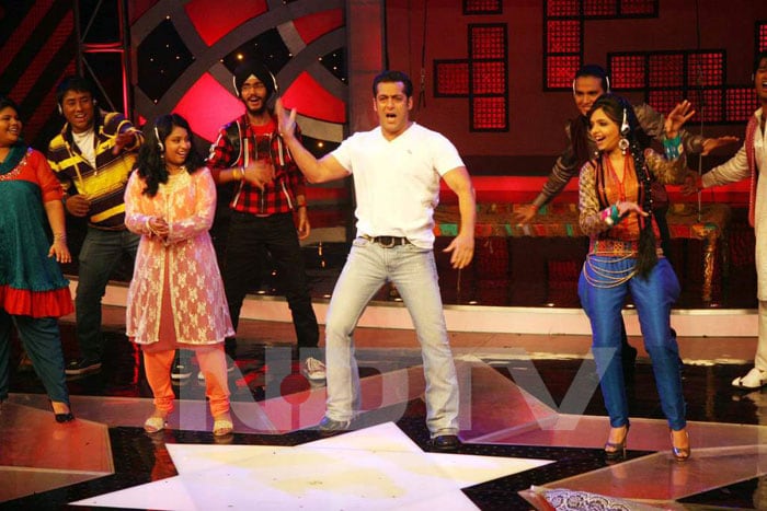 Even the participants danced along with Salman on the stage.