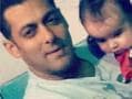 Photo : Is this Salman's youngest fan?