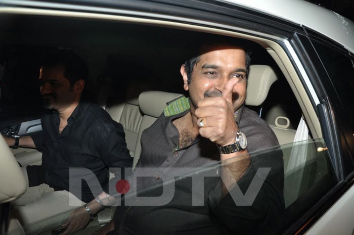 Shankar Ehsaan and Loy arrive at Aamir Khan's party.