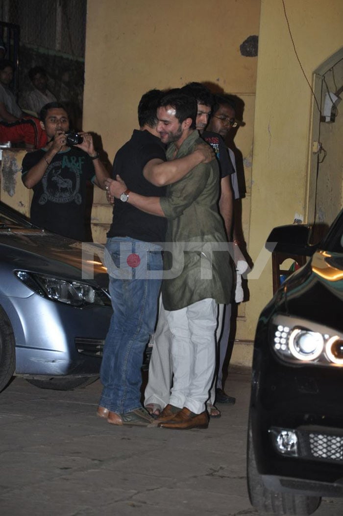 Aamir hugs Saif Ali Khan