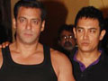 Salman spotted at Aamir Khan's party!