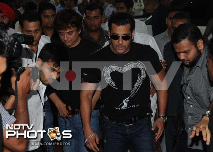 Salman Khan, Ambanis at Vilasrao Deshmukh\'s prayer meet