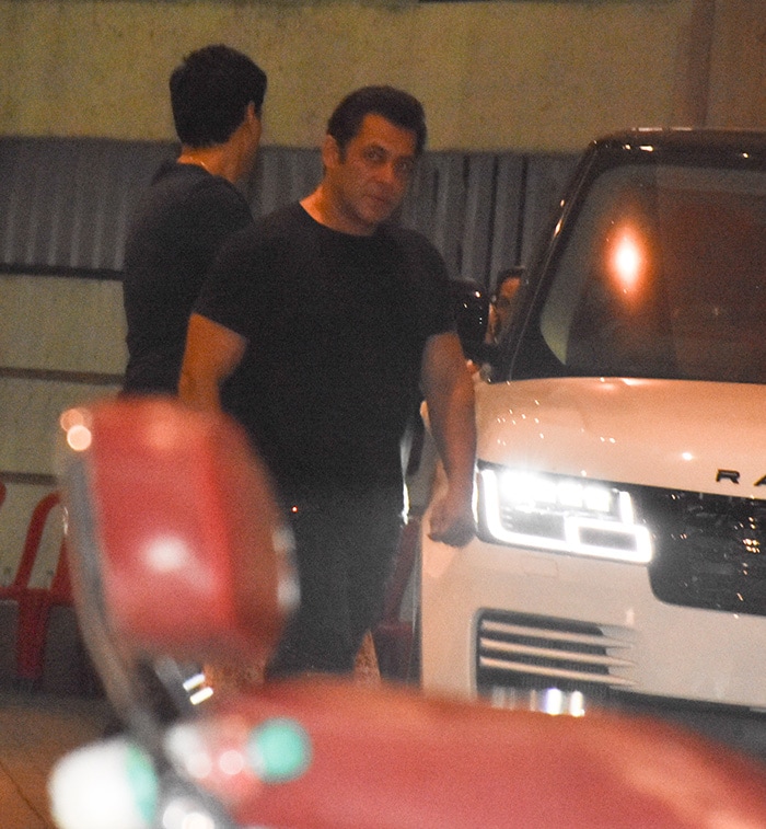Salman And Iulia Attend Friend\'s Mother\'s Funeral