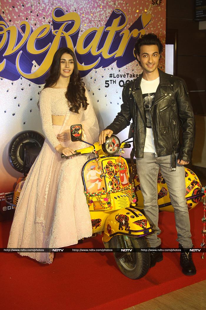 Salman Joins Aayush Sharma, Warina Hussain At Trailer Launch