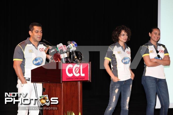 Salman Khan promotes Celebrity Cricket League