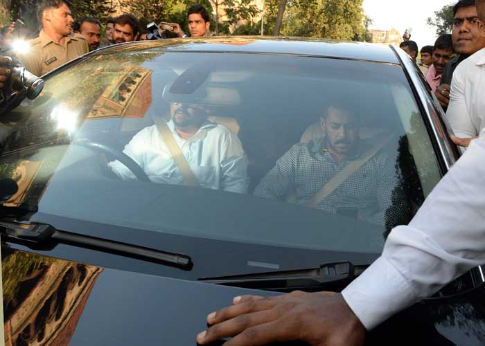 Salman Khan Acquitted, Family by His Side