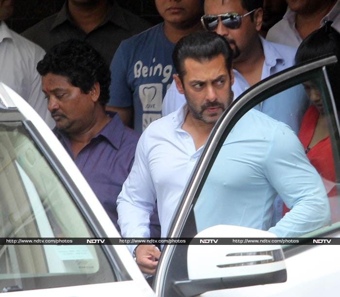 No Jail For Salman: At Galaxy Apartments, Khans Stick Together