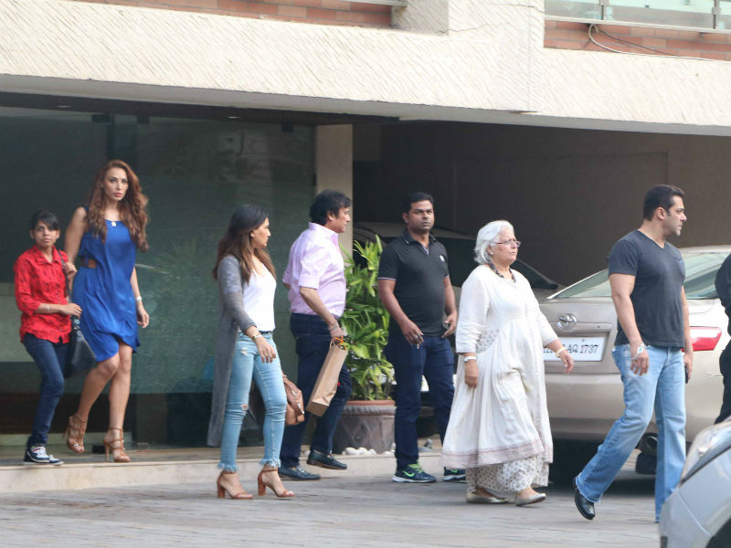 Salman Khan And Iulia Vantur's Christmas Date Salman Khan And Iulia Vantur's Christmas Date