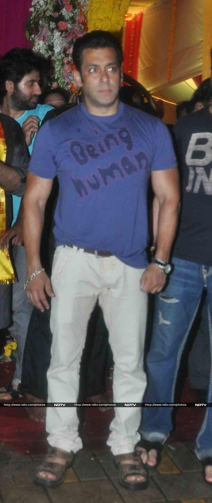 Salman Khan kept it simple in a Being Human t-shirt as he made his way to immerse the idol of Lord Ganesha.