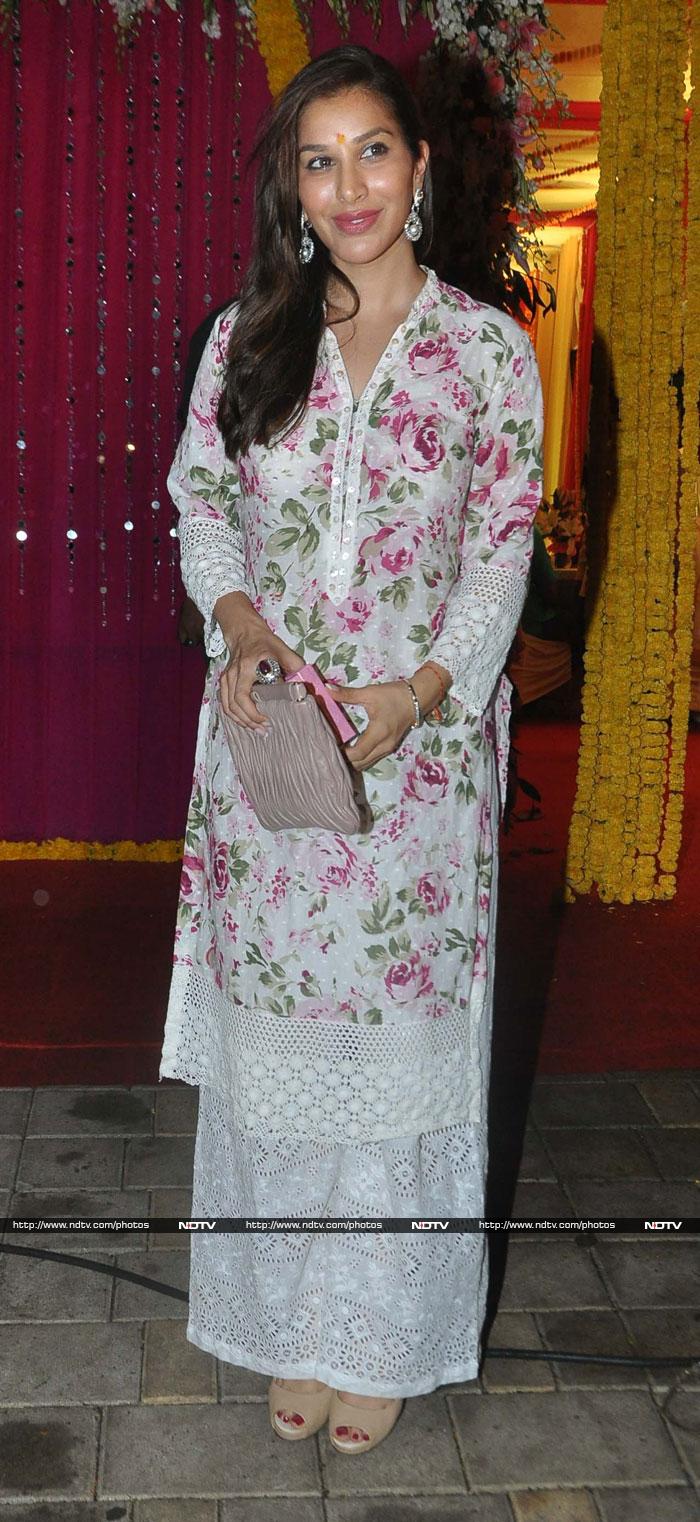 Actress and former VJ Sophie Choudry attended the festivities at Salman's house in a pink and white floral ensemble.