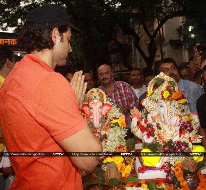 Actor Hrithik Roshan, who will be seen next in the superhero flick <i>Krrish 3</i>, was pictured praying to Lord Ganesh.