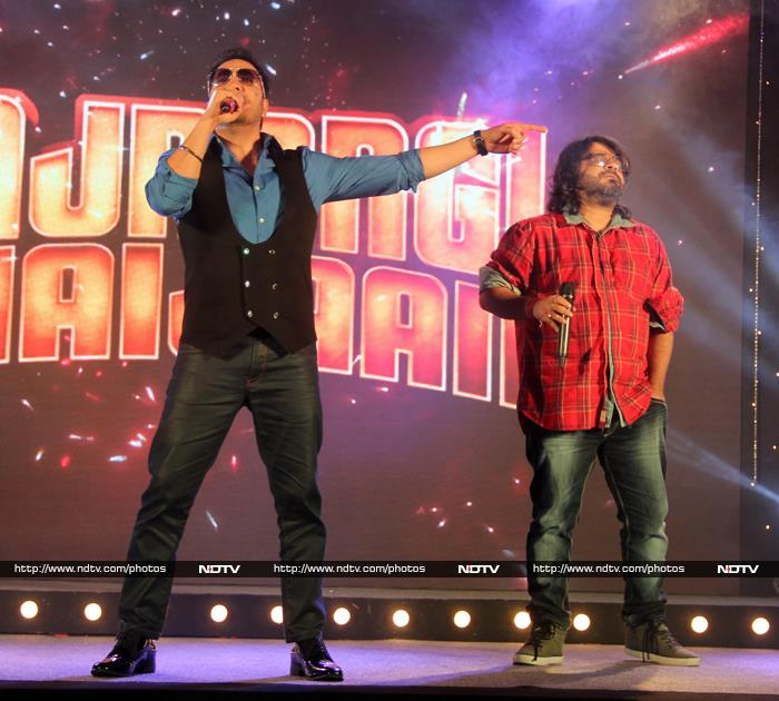 The song composed by Pritam has been sung by Mika Singh. They performed at the event.