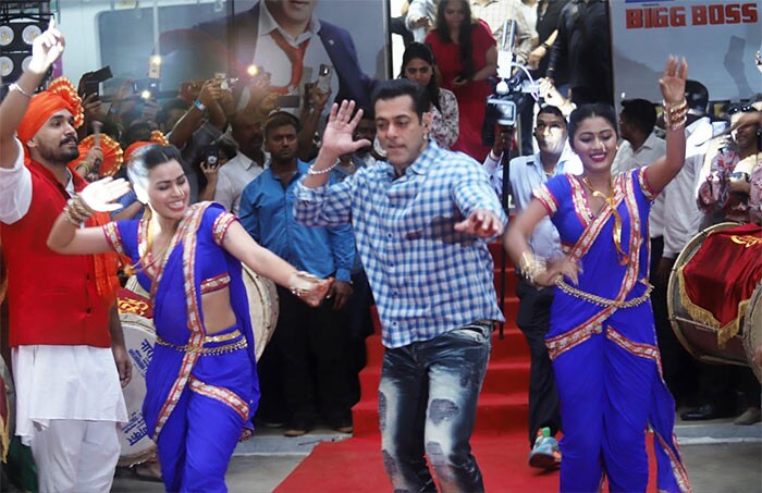 Salman Khan\'s Celebrity Express Stops At Station Bigg Boss 13