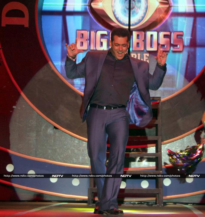 Salman Khan Dances Like a Bigg Boss