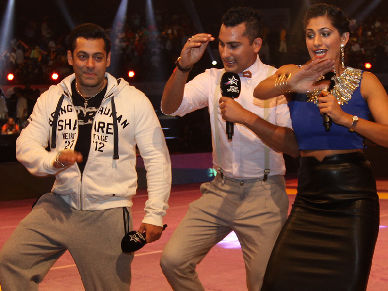 Salman Khan Does the Kabaddi Thigh-Five Like a Boss