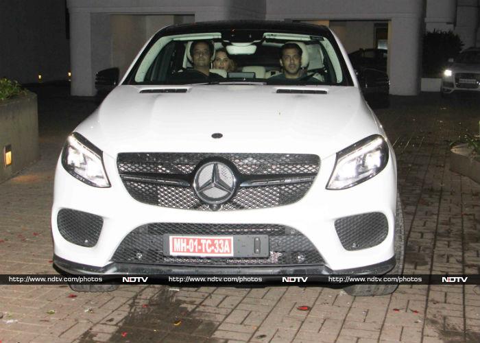 शाहरुख खान ने सलमान को दी नई कार... देखें तस्वीरें