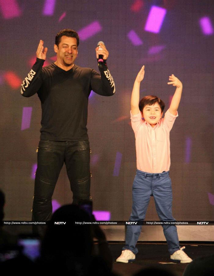 Salman Khan and his Tubelight team promoted the film at a music show in Mumbai on Monday. The superstar (in Salman Khan's words) of the evening was his 8-year-old co-star Matin Rey Tangu, who was cute beyond words.