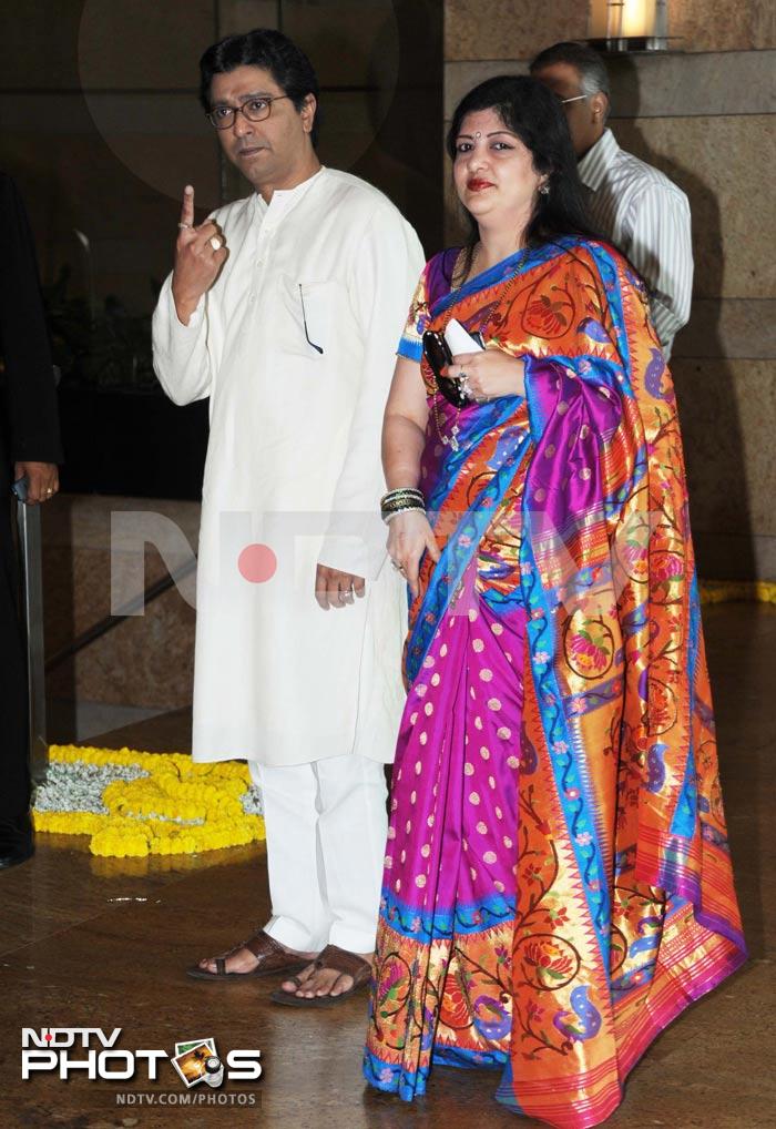 Politicians at the wedding of Riteish\'s brother