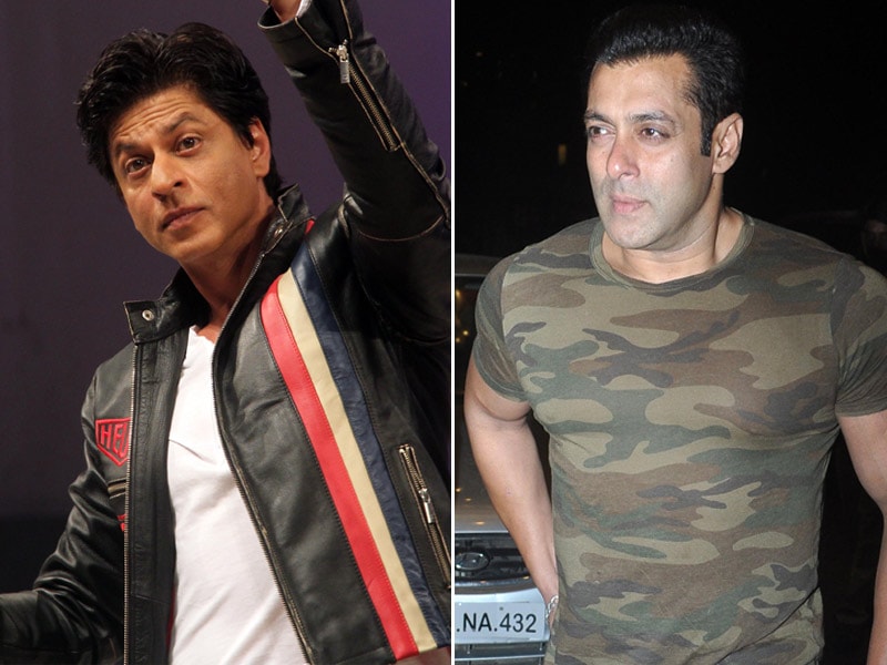 Photo : Khan's Night Out: Shah Rukh Works, Salman Off-Duty