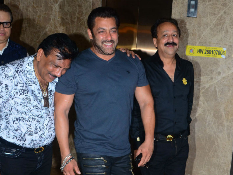 Salman Khan Parties With Soha, Kunal And Kriti