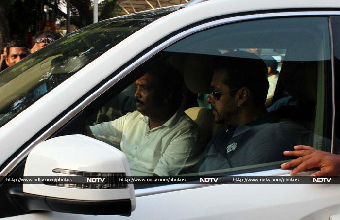 Salman Khan Touches Down in Mumbai Ahead of \'Judgement Day\'