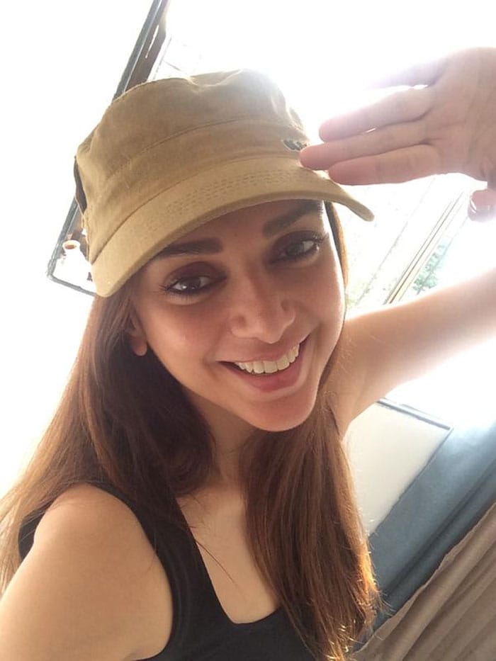 Aditi Rao Hydari: Thank you for every single day that you selflessly risk your life for our peace and happiness #SaluteSelfie