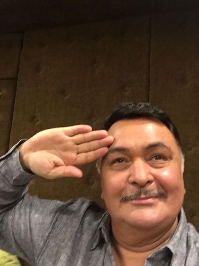 Rishi Kapoor: #SaluteSelfie Saluting the Nation,thank you the Armed Forces. Jai Hind!