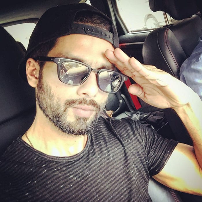 Shahid Kapoor: #SaluteSelfie acknowledging the selfless , brave heroes #IndianArmy