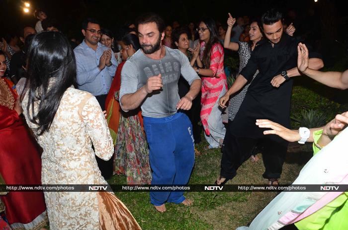 Salman, Daisy, Huma Dance for Bappa