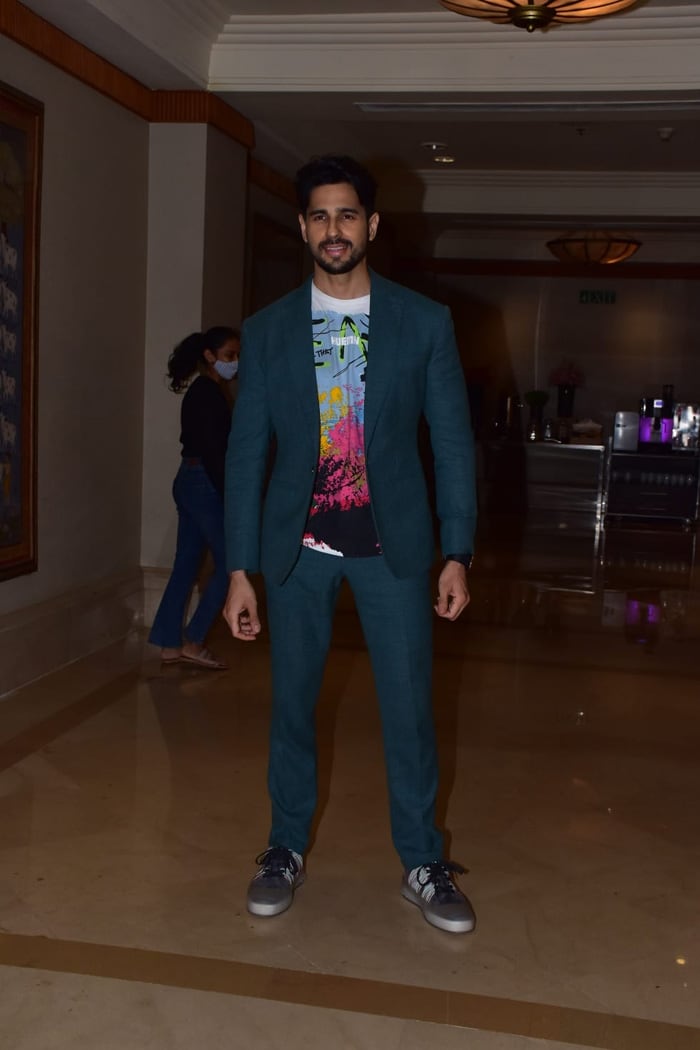 Sidharth Malhotra paired a cool tee with a teal blazer and trousers.