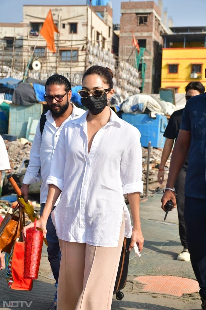 Kiara Advani chose white for the day. (Image Courtesy: Varinder Chawla)