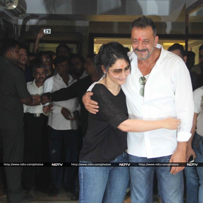 Tracing Sanjay Dutt\'s Steps From Siddhivinayak Temple to His Home