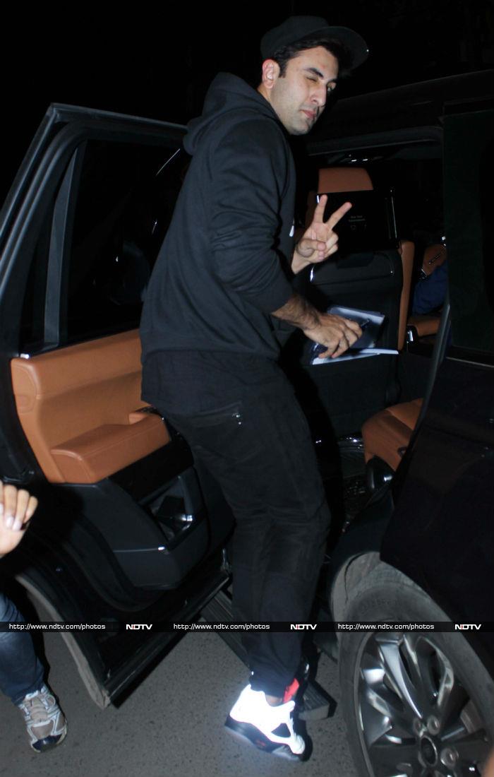 Ranbir Kapoor, dressed in a black hoodie and baseball cap, was seen chilling with friend Ayan Mukerji.